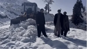 وادی لیپہ میں موسم سرما کی پہلی برف باری، لیپہ روڈ بحال